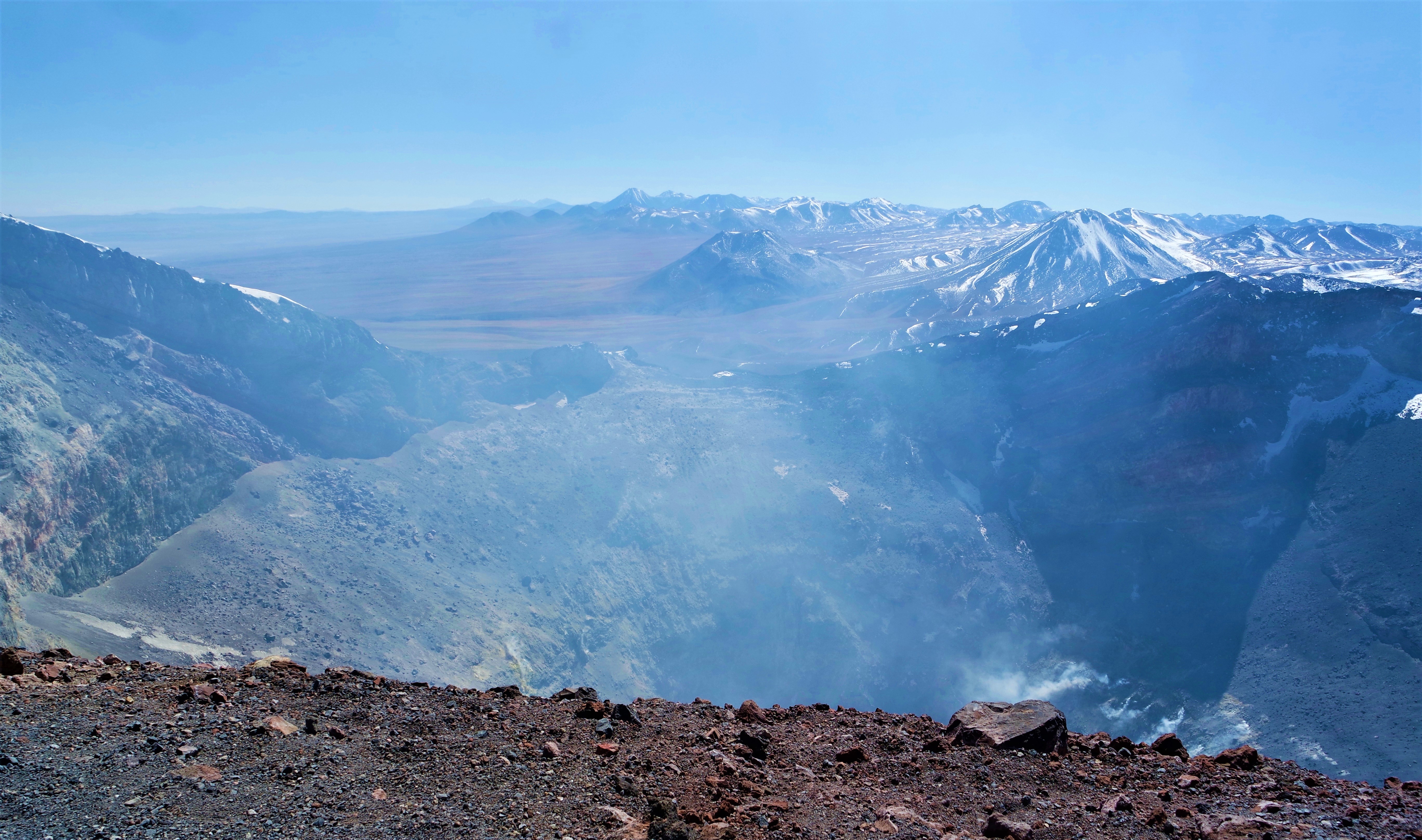 Cratera do Vulcão Lascar no Deserto do Atacama.